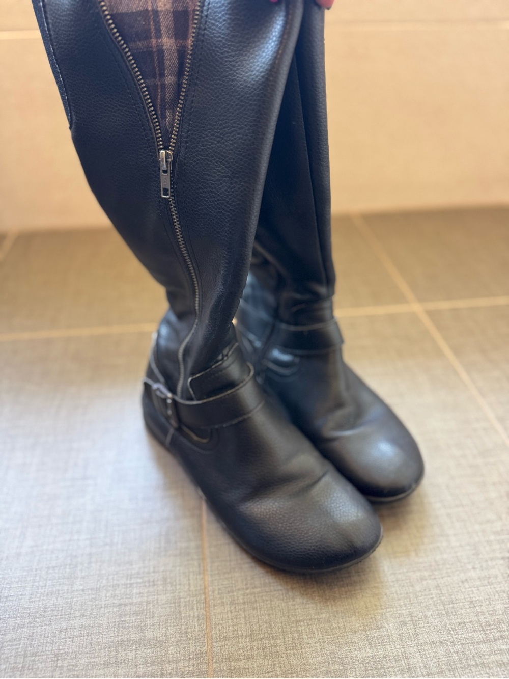 B.o.c Black Leather Riding Boots - Picture 2 of 5